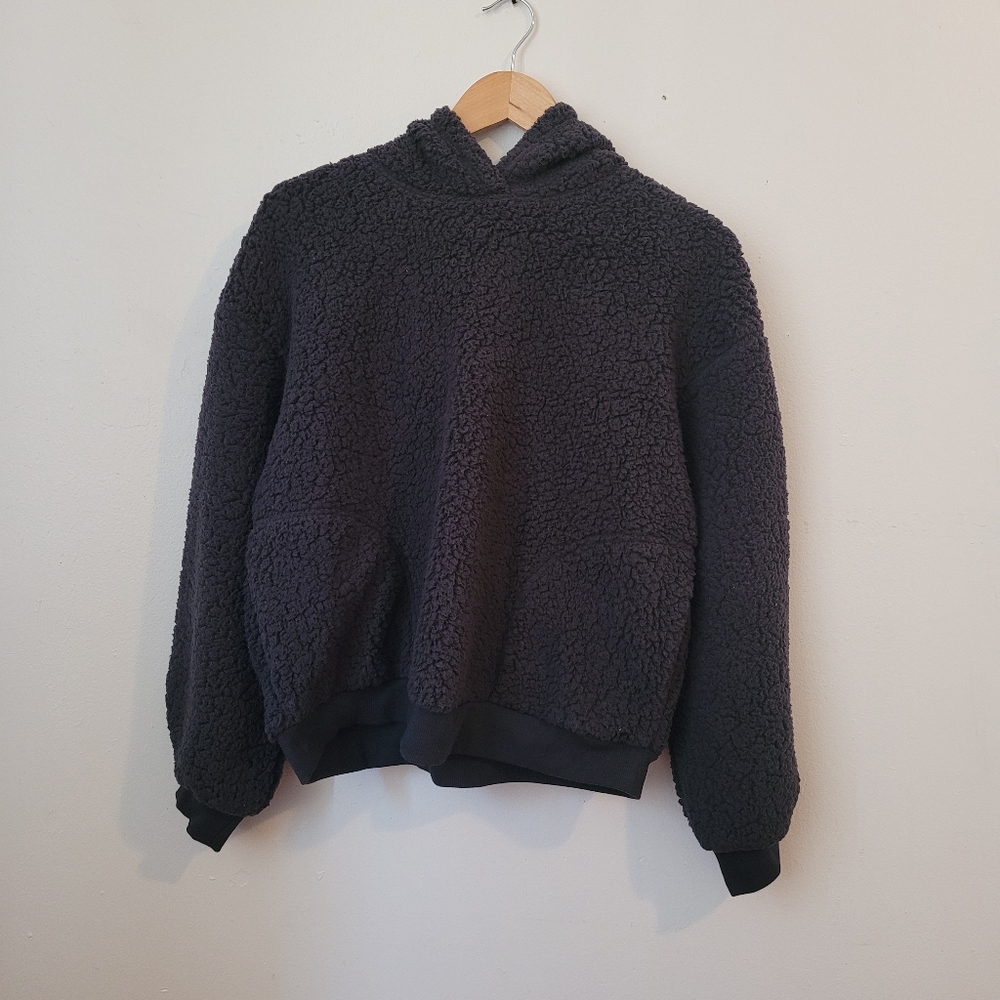 UNIVERSAL THREAD SWEATER